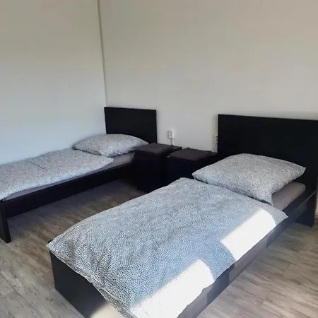 4 Bett Monteurwohnung In Lägenhet Zeithain