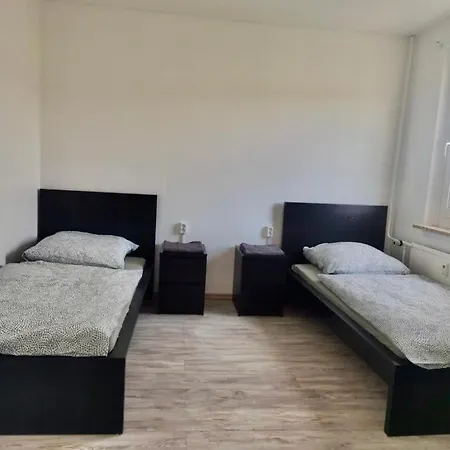 Lägenhet 4 Bett Monteurwohnung In